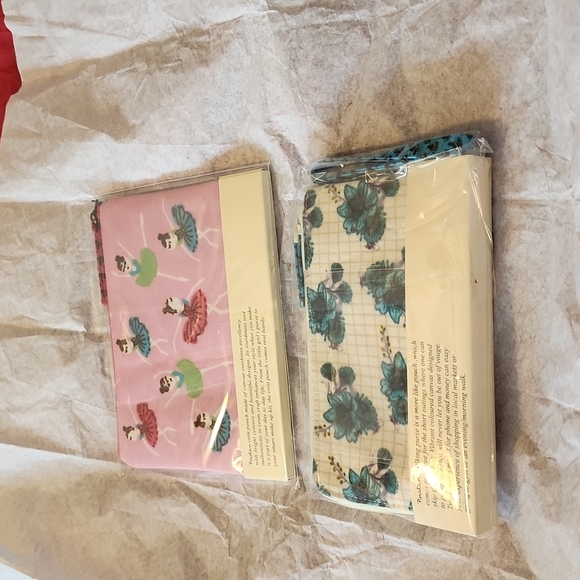 WOMEN'S WALKING PURSE - Picture 2 of 3